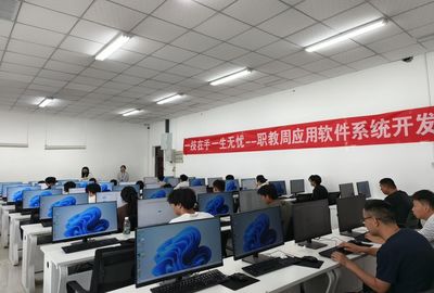 一技在手，一生無(wú)憂(yōu) 信息工程系2024年職業(yè)教育活動(dòng)周系列活動(dòng)聚焦軟件開(kāi)發(fā)與信息技術(shù)咨詢(xún)